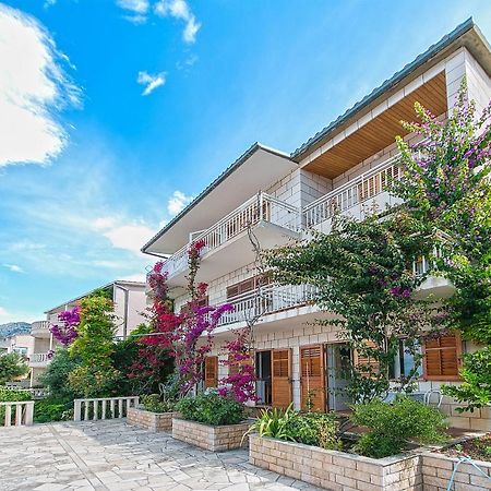 Apartments And Rooms By The Sea Brela, Makarska - 2752 Luaran gambar