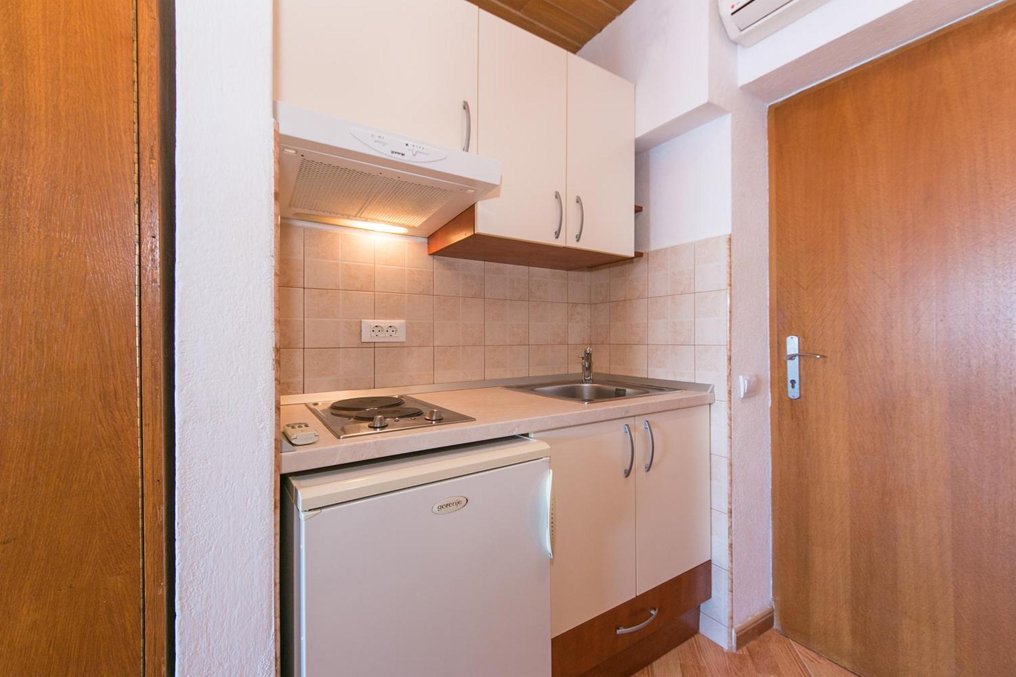 Apartments And Rooms By The Sea Brela, Makarska - 2752 Bilik gambar