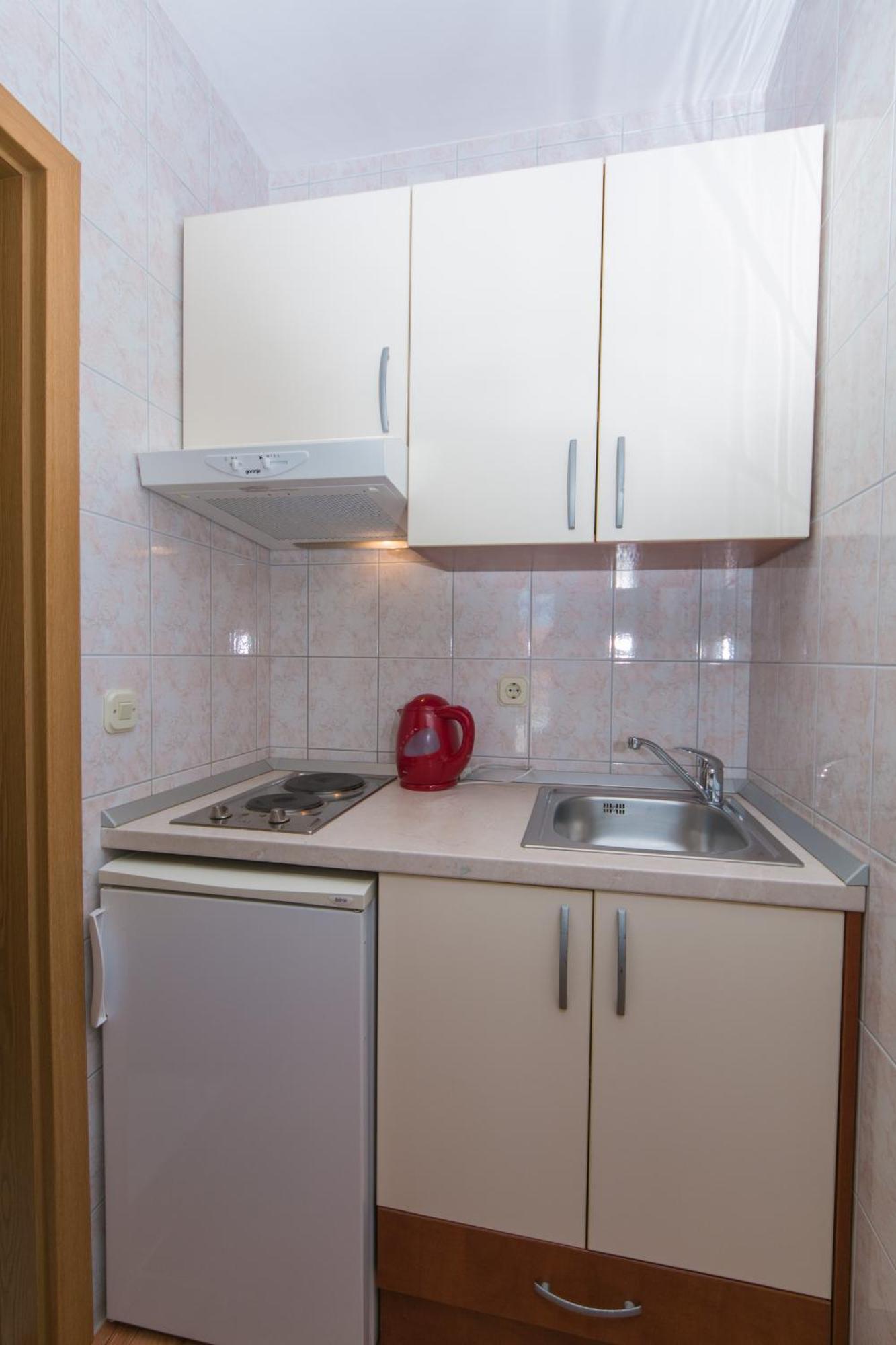 Apartments And Rooms By The Sea Brela, Makarska - 2752 Bilik gambar