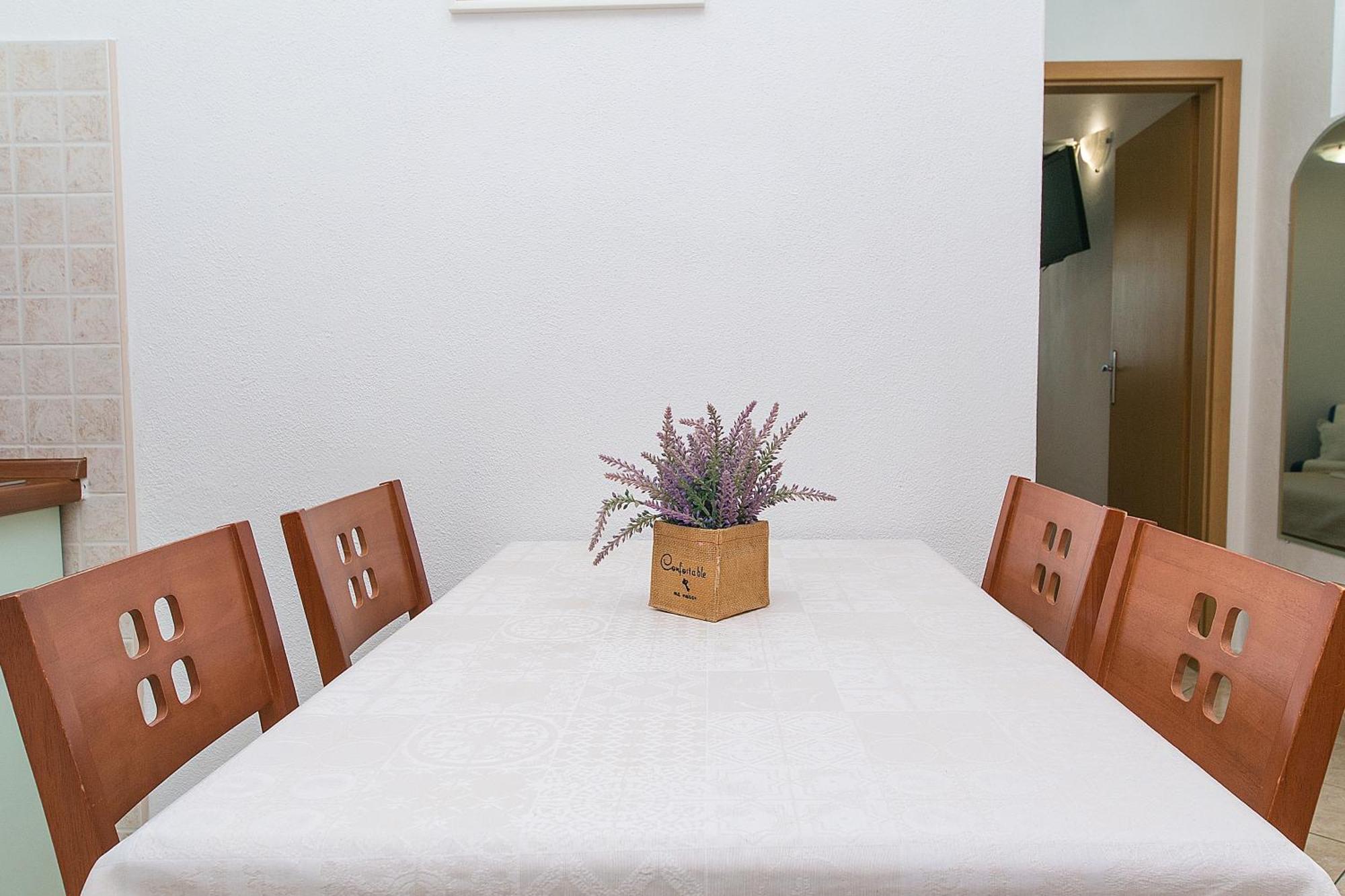 Apartments And Rooms By The Sea Brela, Makarska - 2752 Bilik gambar