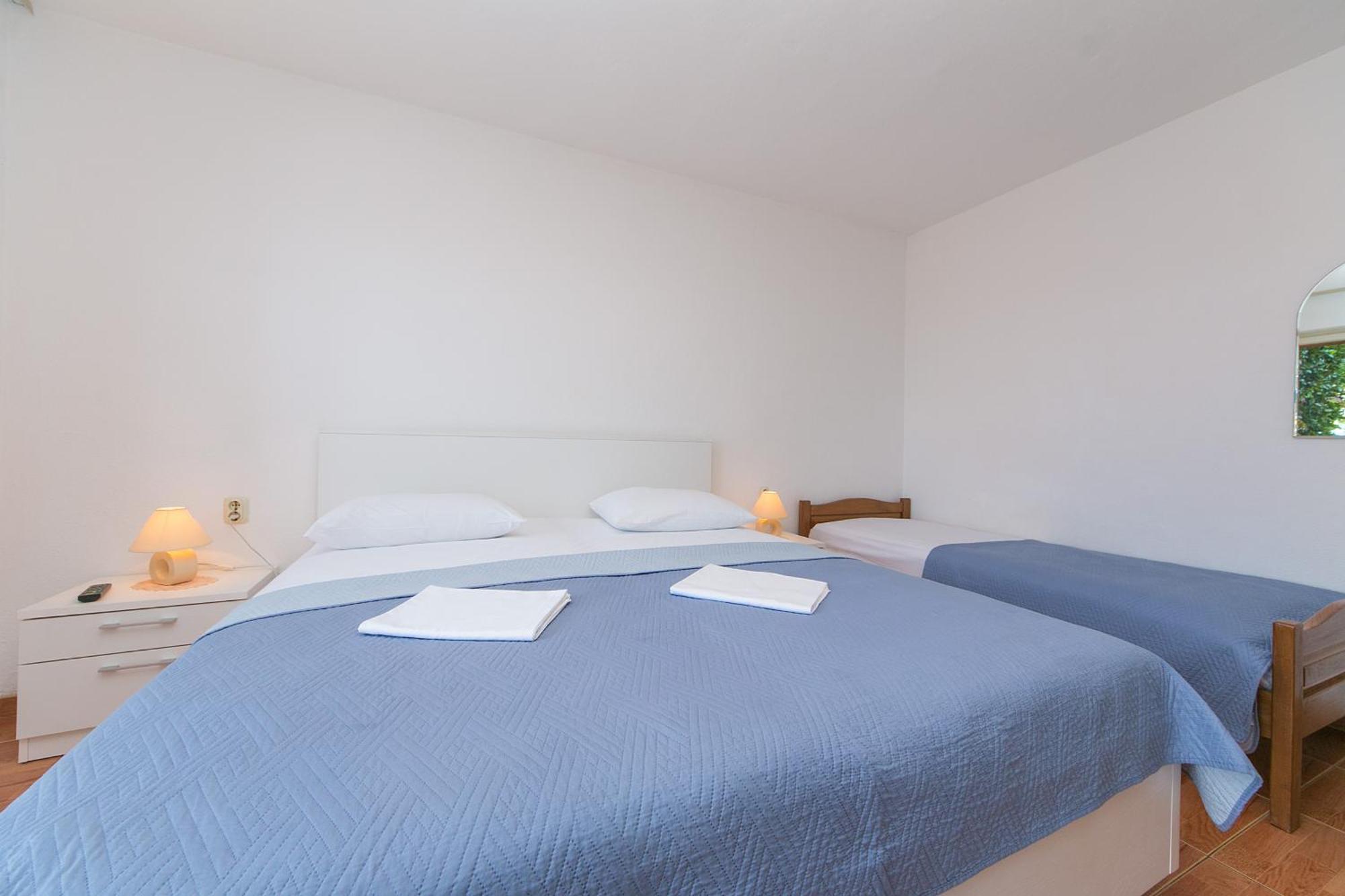 Apartments And Rooms By The Sea Brela, Makarska - 2752 Luaran gambar