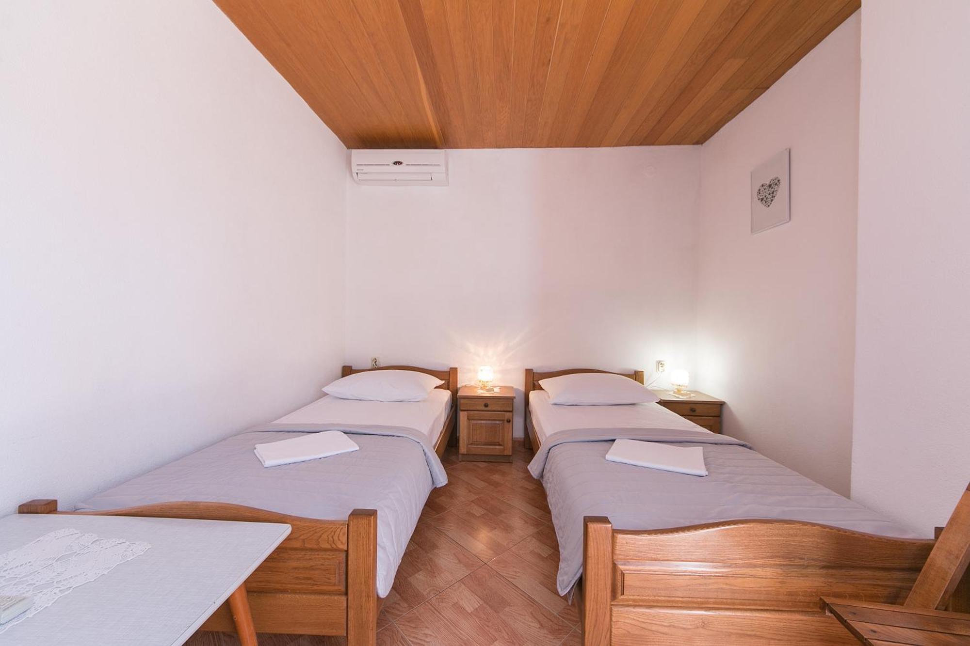 Apartments And Rooms By The Sea Brela, Makarska - 2752 Luaran gambar