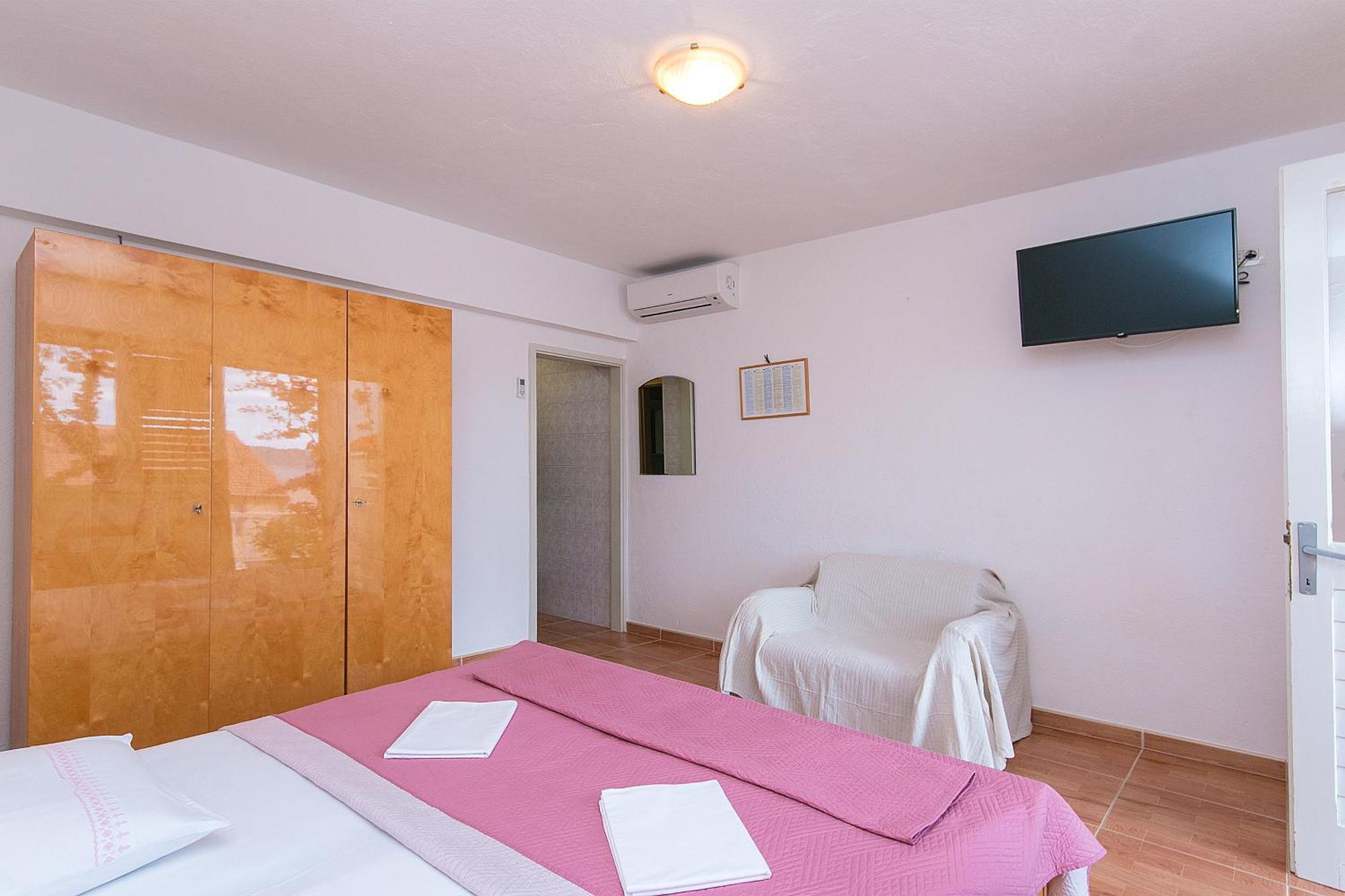 Apartments And Rooms By The Sea Brela, Makarska - 2752 Bilik gambar