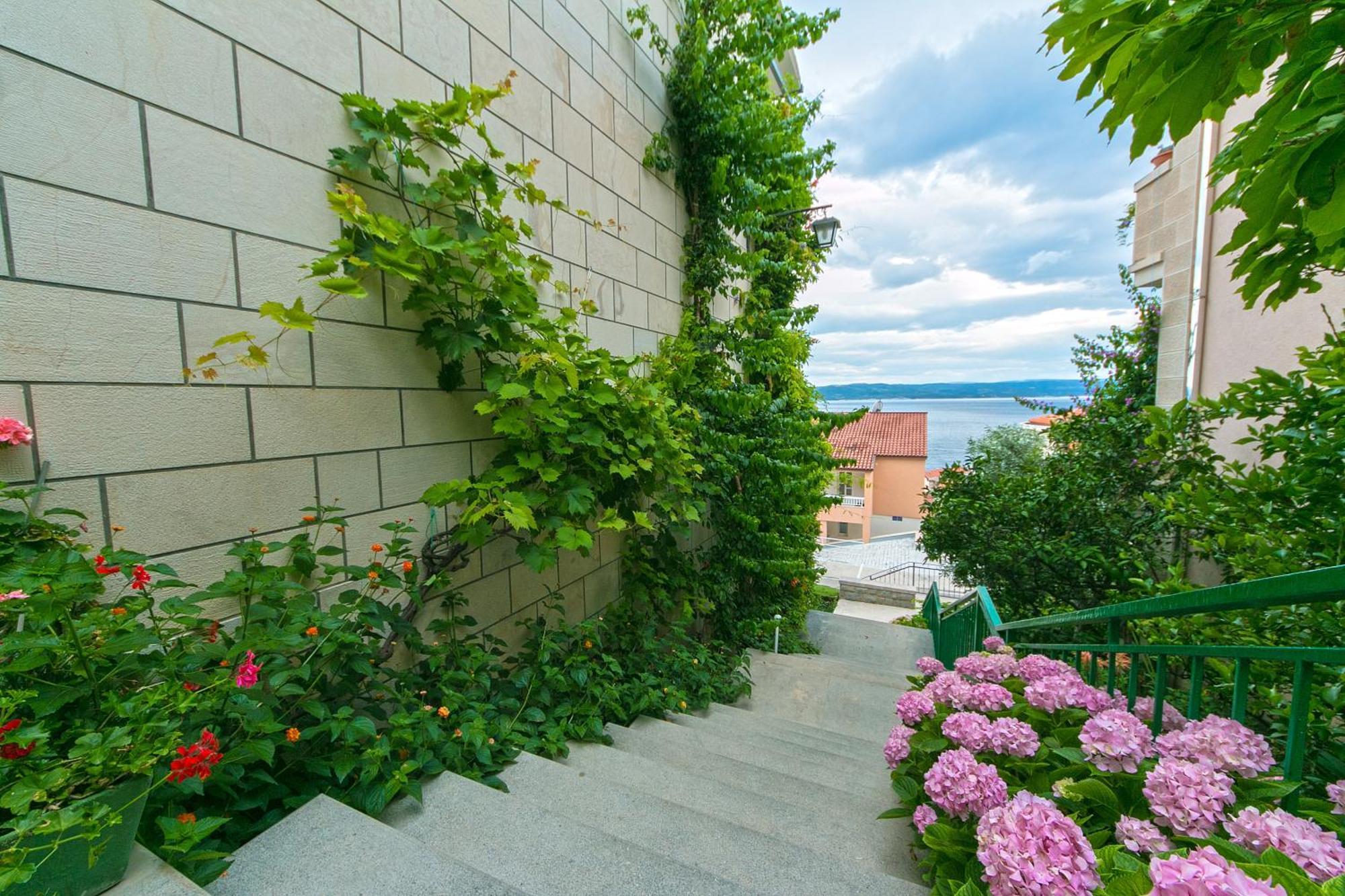 Apartments And Rooms By The Sea Brela, Makarska - 2752 Luaran gambar