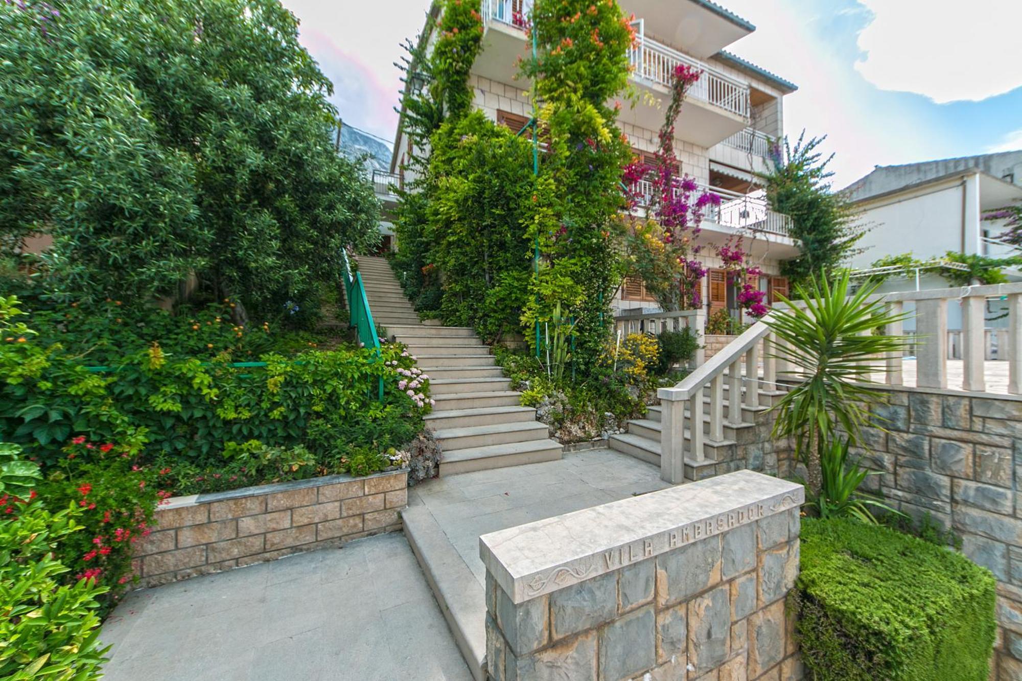 Apartments And Rooms By The Sea Brela, Makarska - 2752 Luaran gambar