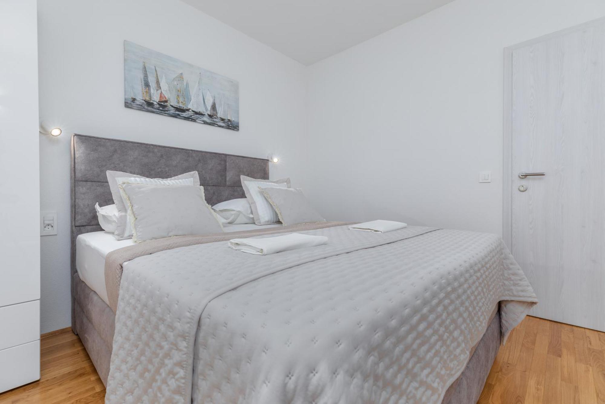 Apartments And Rooms By The Sea Brela, Makarska - 2752 Bilik gambar